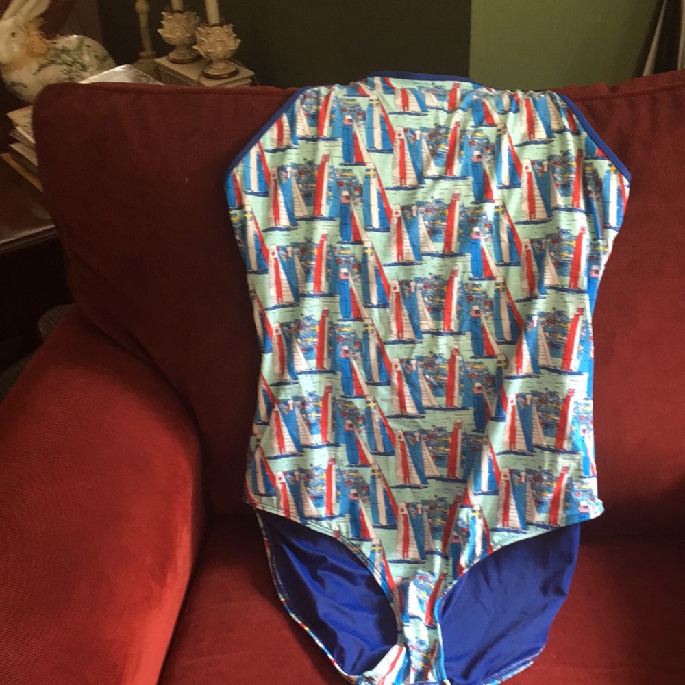 Vineyard Vines one piece suit never worn